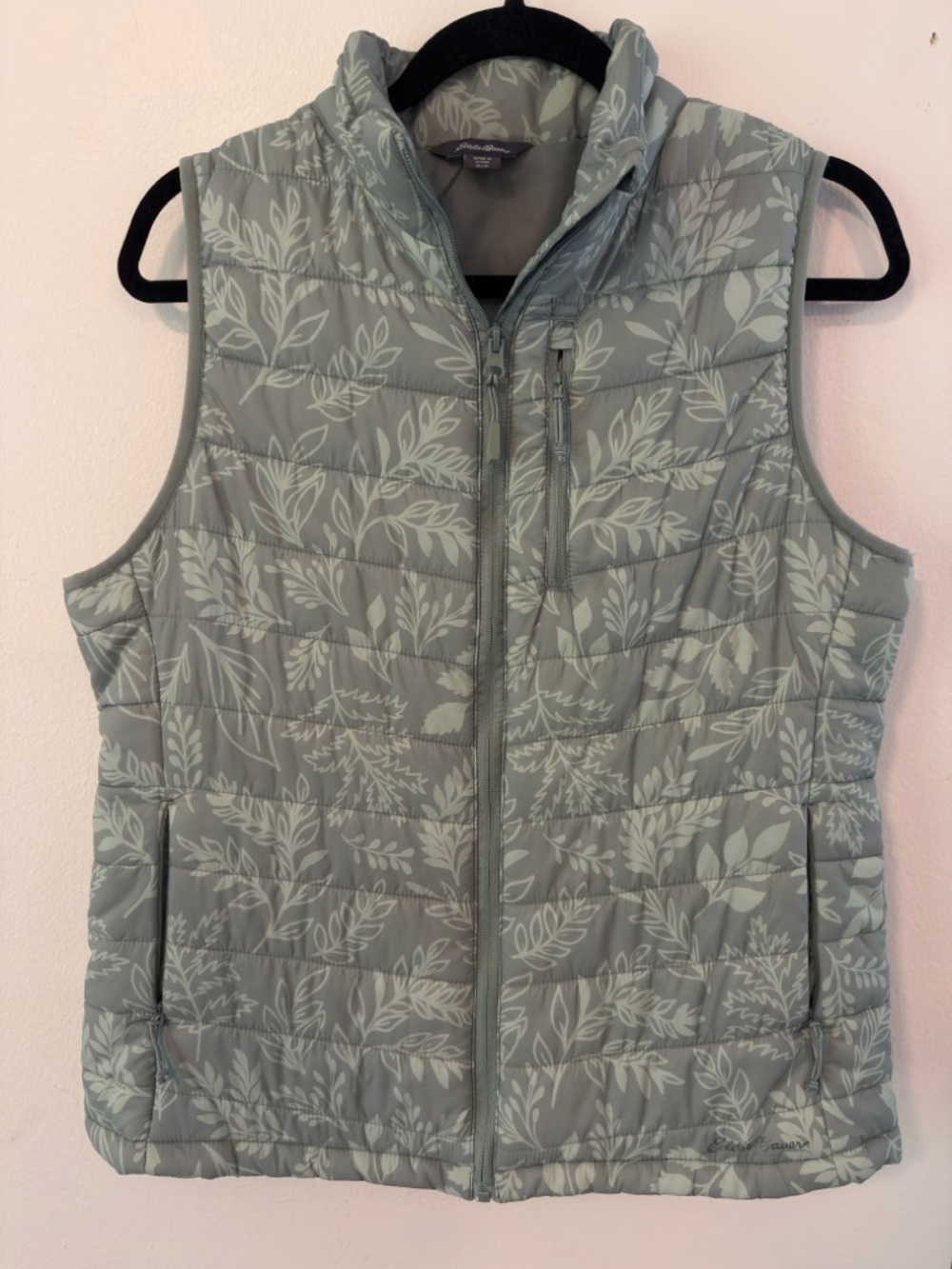 Eddie Bauer Puffer Vest M Sage Green Leaf Pattern Full Zip Quilted Sleeveless